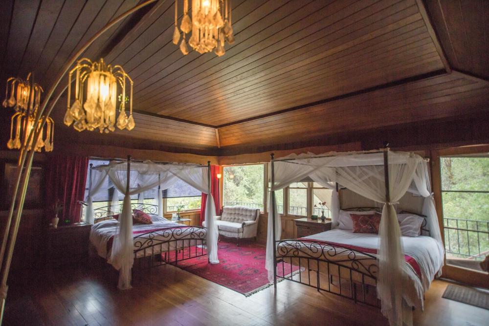 Deluxe Queen Suite interior